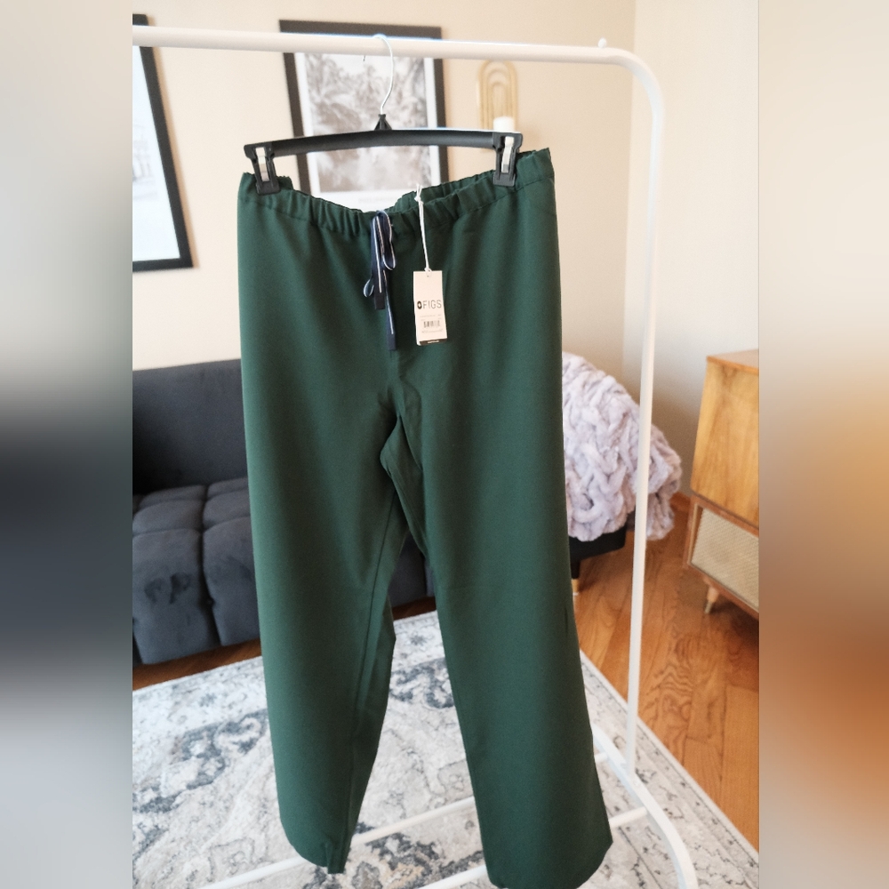 SOLD Figs RARE LIMITED EDITION BRITISH Racing Green Srub Bottoms **NWT**